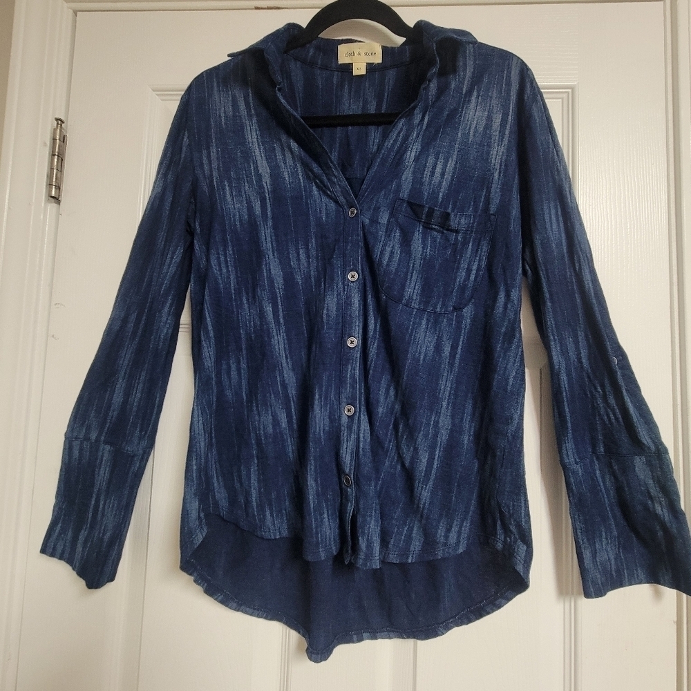 Cloth & Stone Blue Ikat Print Long Sleeve Botton Down Shirt.